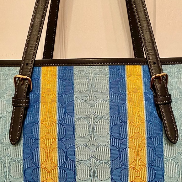 Coach Tote - Picture 3 of 6